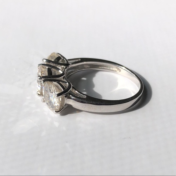 3Ct Round Cut Moissanite Engagement/Promise Ring! - Picture 2 of 6